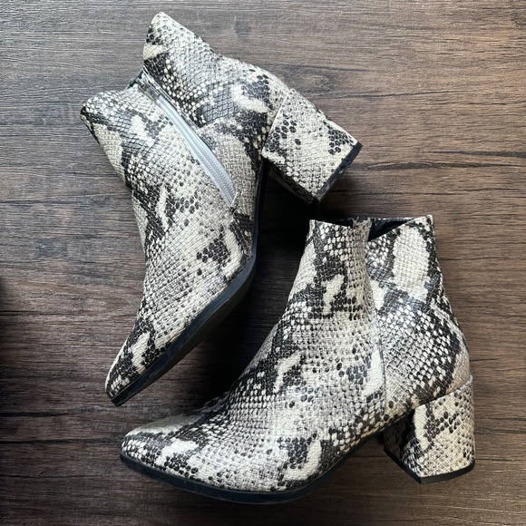 *MADDEN GIRL* Snake Print Dafni Booties Size 6.5 - Picture 2 of 10